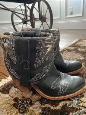 Women's vintage Black Western Ankle Boots with Embroidered Detail